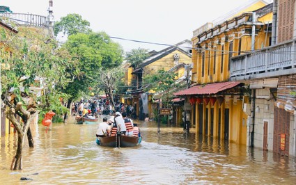 Trên dòng sông Hoài ở Hội An, "ăn theo" du lịch, nghề nào đang cho thu nhập hơn 17 triệu/tháng?