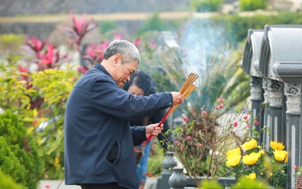 Thắp hương liên tục những ngày Tết gây hại thế nào cho hệ thần kinh, đường hô hấp?