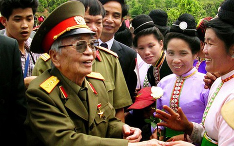Ảnh mừng sinh nhật Đại tướng Võ Nguyên Giáp lần thứ 99  Báo Dân trí