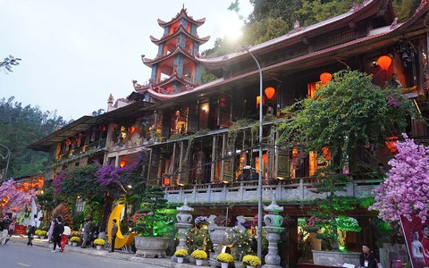 Lễ Chùa Đầu Năm Ở Hà Nội: Hành Trình Tâm Linh Khởi Đầu Năm Mới