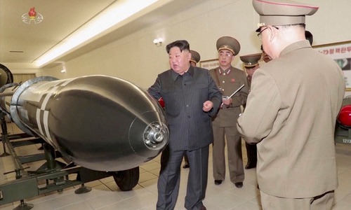 Hình ảnh ông Kim Jong Un thị sát Viện vũ khí, nơi sản xuất đầu đạn hạt nhân uy lực