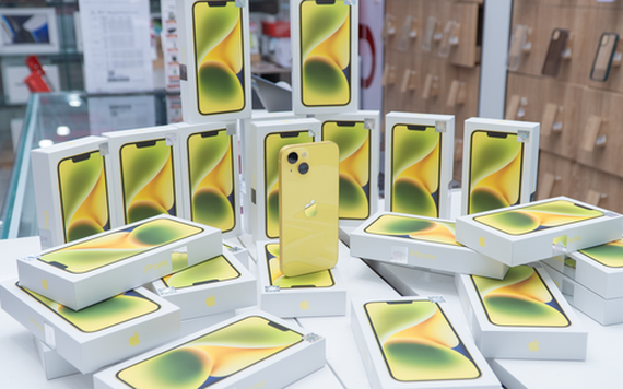 iPhone 14 màu vàng vừa lên kệ giá đã bất ngờ