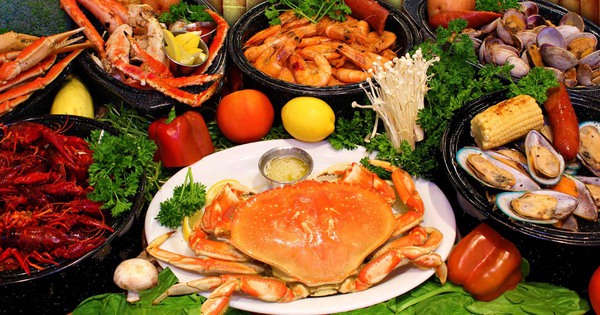Có những nhà hàng nổi tiếng nào tại làng hải sản Đà Nẵng?
