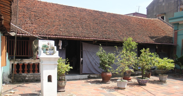 An ancient village in Bac Giang has ancient houses as beautiful as movies. This is a house that has been lived in for 8 generations