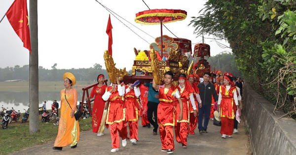 Traditional festival of Hoa Lu cave with many martial arts activities