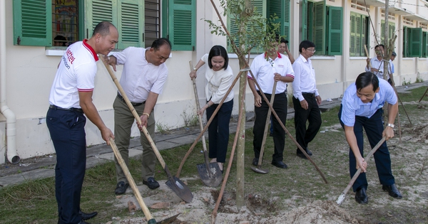 Launching the Tet tree planting festival to forever remember Uncle Ho