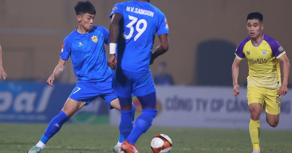 Joining Hanoi FC, what did Dinh Bac share?