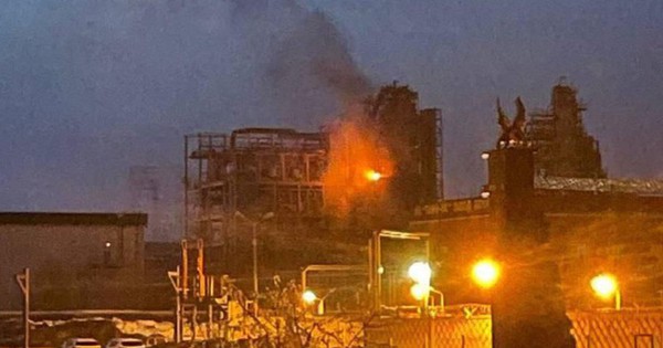 Clip: UAV Ukraine tấn công các cơ sở dầu khí của Nga gây cháy lớn
