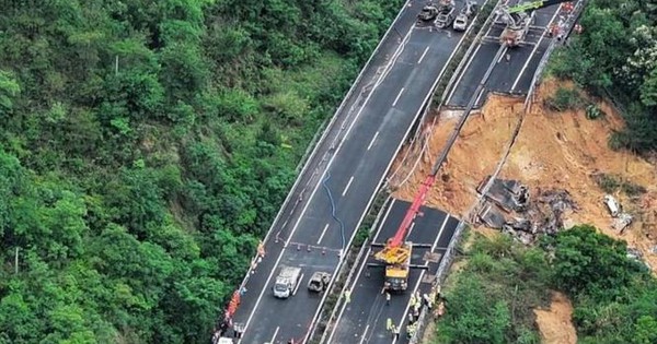 Clip: Sập cao tốc ở Trung Quốc khiến 19 người thiệt mạng