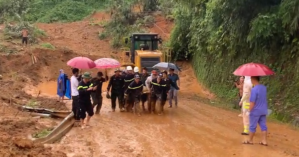 Hiện trường vụ sạt lở đất vùi lấp ô tô khách ở Hà Giang khiến nhiều người thiệt mạng