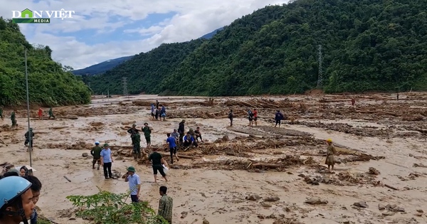 Video: Lũ quét ở Điện Biên bất ngờ trong đêm khiến 2 người chết, cả chục ngôi nhà bị vùi lấp