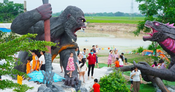 Chàng trai Bắc Giang làm mô hình nhân vật khổng lồ từ phim ảnh khiến nhiều người trầm trồ