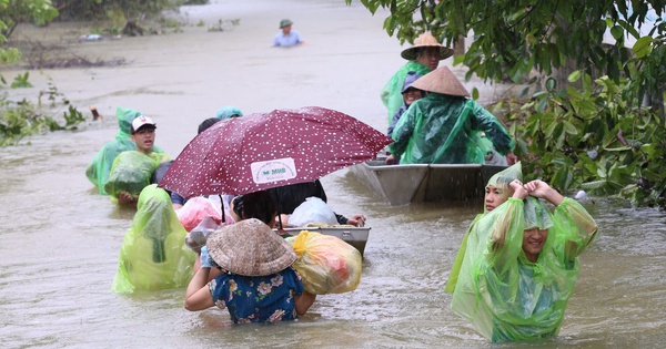 Hà Nội: Nước sông Bùi tràn vào nhanh, rốn lũ Chương Mỹ lại chìm trong biển nước