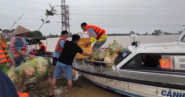 Video: Vừa chạy lũ ở quê nhà, người dân Thái Nguyên lại sang Bắc Giang cứu trợ