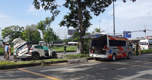 TP.HCM: Phong tỏa một đoạn đường Nguyễn Văn Linh để điều tra nguyên nhân tai nạn liên hoàn khiến 2 người chết