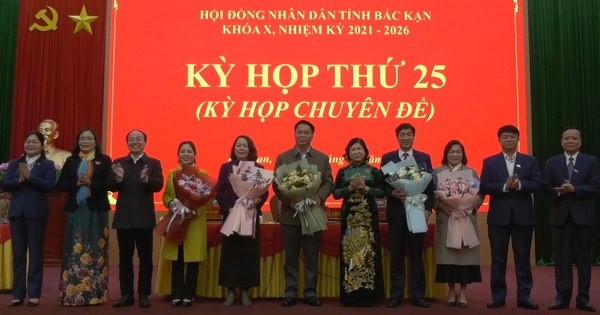 HĐND tỉnh Bắc Kạn họp, thông qua các nội dung sắp xếp, tinh gọn tổ chức bộ máy hệ thống chính trị