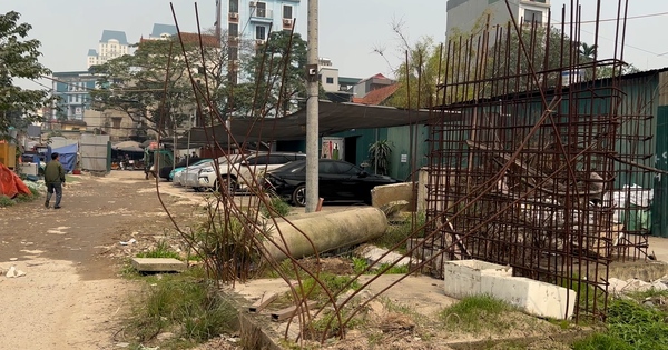Hà Nội: Tuyến đường hơn 200 tỷ thi công chục năm chưa xong hóa… bãi trông giữ xe