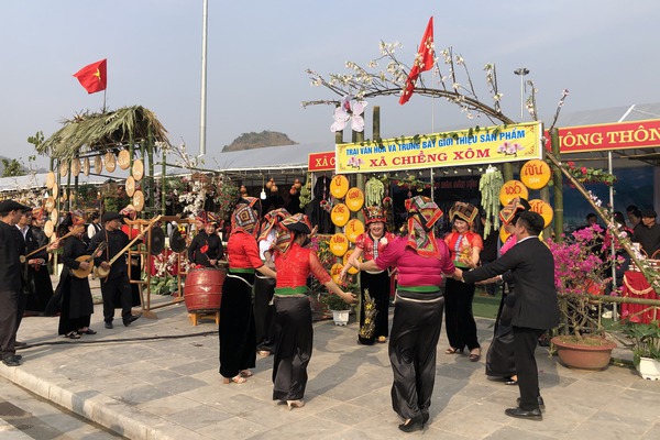 Khăn Piêu - Nét đẹp và điểm tựa tinh thần của người dân tộc Thái