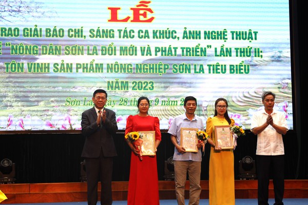Sơn La: Vinh danh các tác phẩm báo chí, ca khúc, ảnh nghệ thuật và tôn vinh sản phẩm nông nghiệp tiêu biểu 