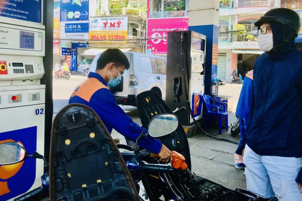Giá xăng dầu hôm nay 8/9: Đột ngột giảm