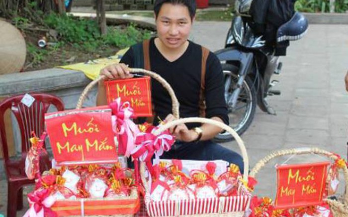 Kinh Nghiệm Bán Muối Đêm Giao Thừa: Bí Quyết Thu Hút Khách Hàng