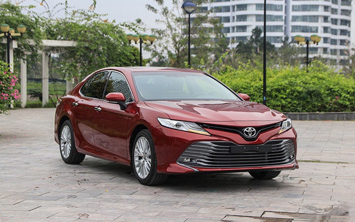 Toyota Camry đồng nát độ thân rộng bằng biển số cực độc tại Mỹ