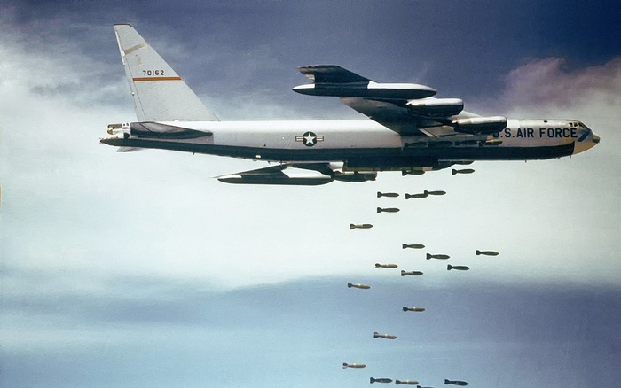 Pháo Đài Bay B-52: Hãy thỏa mãn sự tò mò của mình khi xem các hình ảnh về Pháo Đài Bay B-52, nơi từng diễn ra những trận đánh kinh hoàng trong Quân sự Việt Nam. Hình ảnh được chụp lại bằng cách sử dụng công nghệ tiên tiến, cho phép bạn nhìn thấy chi tiết về thảm họa từ những cuộc tấn công ác liệt từ máy bay B-