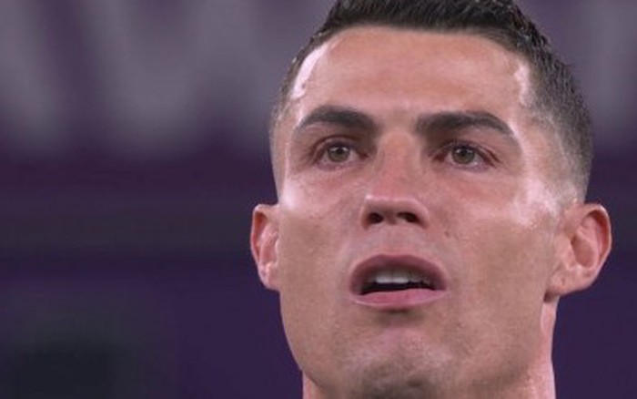 Ai nói rằng các siêu sao bóng đá không có cảm xúc? Hãy xem ảnh Ronaldo khóc sau khi thất bại tại World Cup. Đây là một hình ảnh đầy nghĩa trang vì nó cho thấy người hâm mộ rằng cầu thủ cũng có thể bị đau đớn như chúng ta. Xem ảnh ngay để cảm nhận cảm xúc trong trận đấu!