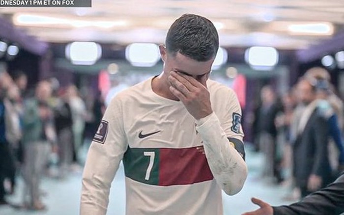 Bức ảnh Ronaldo khóc tại Morocco sẽ khiến bạn ấn tượng với lòng nhiệt tình và đam mê của siêu sao này. Thưởng thức hình ảnh đầy cảm xúc này và cảm nhận sự chân thành của Ronaldo!