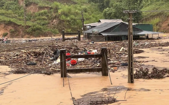 Tin lũ khẩn cấp: Sông Thao đã ở mức trên báo động 3, Yên Bái là tâm điểm nguy  cơ lũ quét