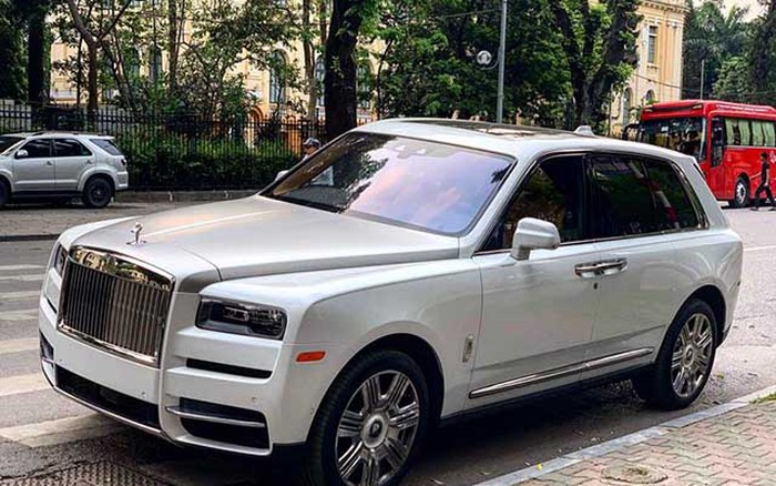 All 4 Rolls Royce Cullinans of the Ambanis Images and video