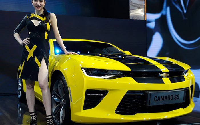 Cận cảnh Chevrolet Camaro SS vàng đen tại VMS 2016