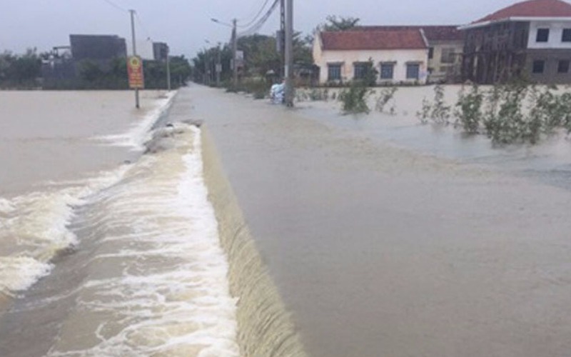 Bình Định, Phú Yên chìm trong lũ, 10 nghìn học sinh phải nghỉ học