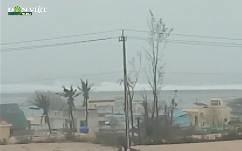 Clip: Gió bão ở Lý Sơn rít giật ghê gớm, huyện đảo di dời khẩn cấp gần 1 nghìn người