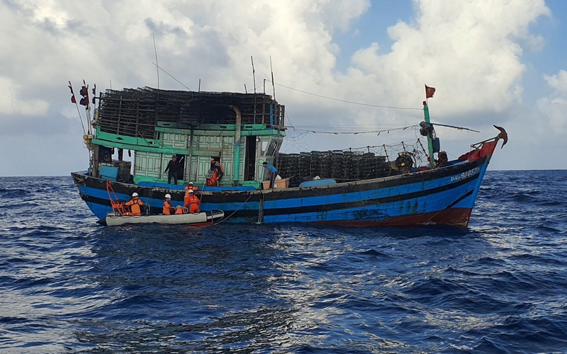 Đà Nẵng: Khẩn cấp cứu ngư dân bị tời tàu cá đánh vào đầu, tính mạng gặp nguy hiểm