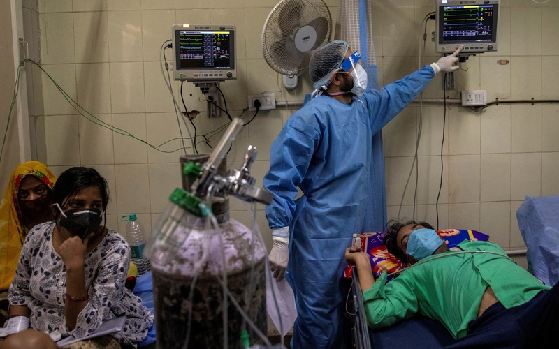 Thiếu thốn trang thiết bị y tế trầm trọng, Ấn Độ đang bị dịch bệnh COVID-19 bao vây