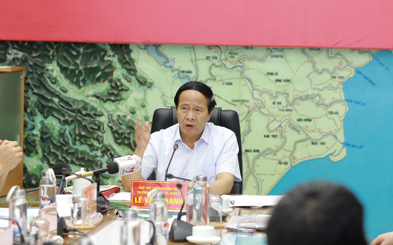 Phó Thủ tướng Lê Văn Thành: Đảm bảo tuyệt đối an toàn cho dòng người về quê khi có bão