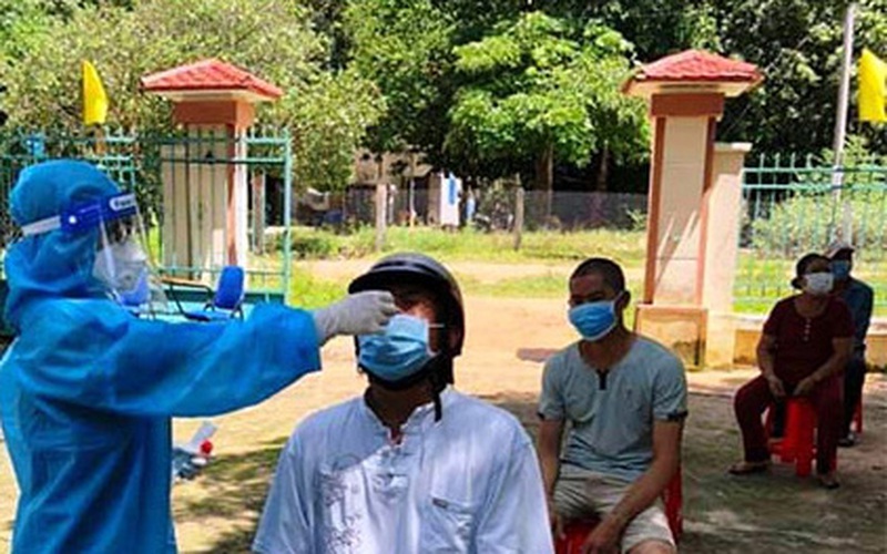 Bình Thuận: Gần 300 ca nghi nhiễm Covid-19 trong buổi sáng, trong đó có 1 nhân viên y tế