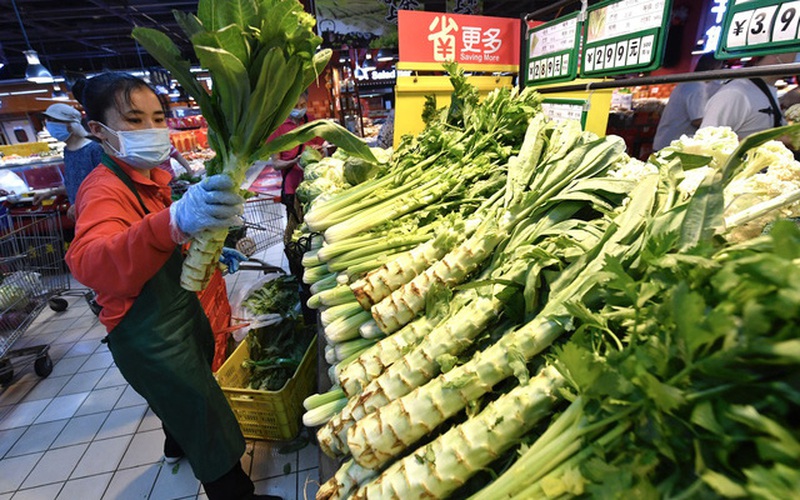 Giá rau tại Trung Quốc tăng vọt, thịt lợn tăng 12%