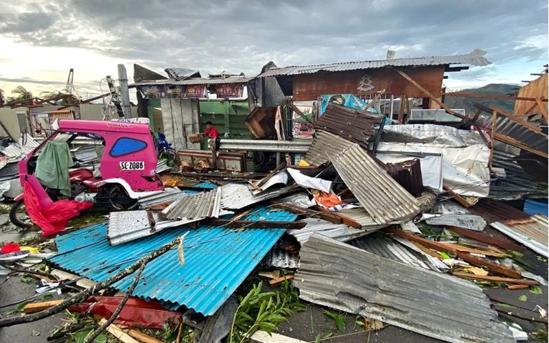 Sau siêu bão Rai, người dân Philippines tuyệt vọng vì thiếu lương thực, nước uống