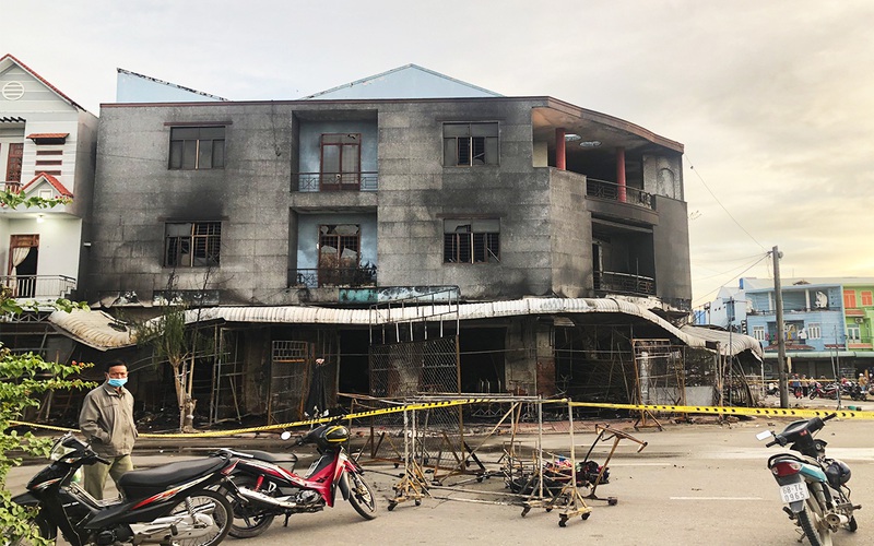 Cháy cửa hàng quần áo trong đêm, 4 người trong gia đình tử vong
