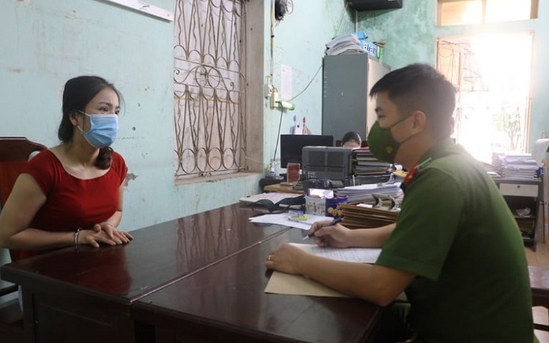 Bắt người phụ nữ cho vay với lãi suất "cắt cổ"
