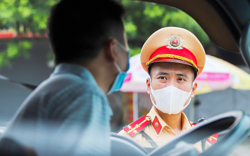 Chủ tịch Hà Nội yêu cầu siết chặt kiểm soát 23 chốt, kiểm tra cả xe công vụ, xe "luồng xanh"