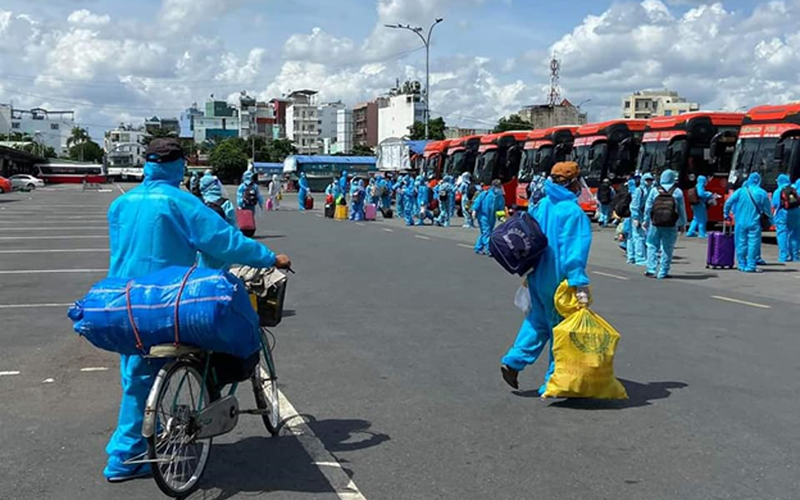 Phú Yên: Huy động tăng đầu xe đưa miễn phí công dân từ phía Nam về quê