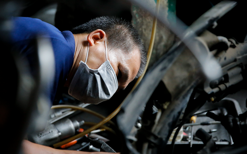 Hà Nội: Cửa hàng sửa xe máy đông nghịt, nhiều người chờ cả ngày mới được nhận xe