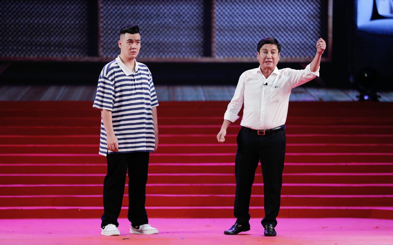 Clip: NSƯT Chí Trung vui sướng khi mang tiếng cười lên sân khấu Lễ tôn vinh Nông dân Việt Nam xuất sắc 2022