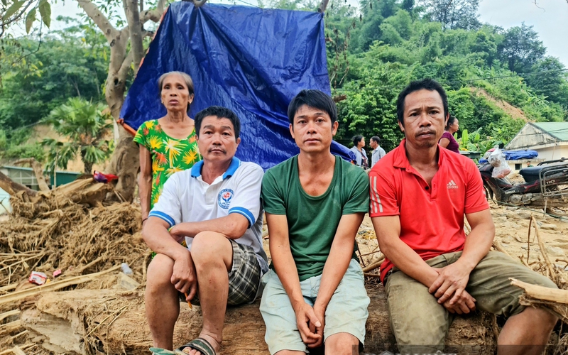Tặng bằng khen 13 cá nhân dũng cảm cứu người trong trận lũ dữ ở huyện Kỳ Sơn