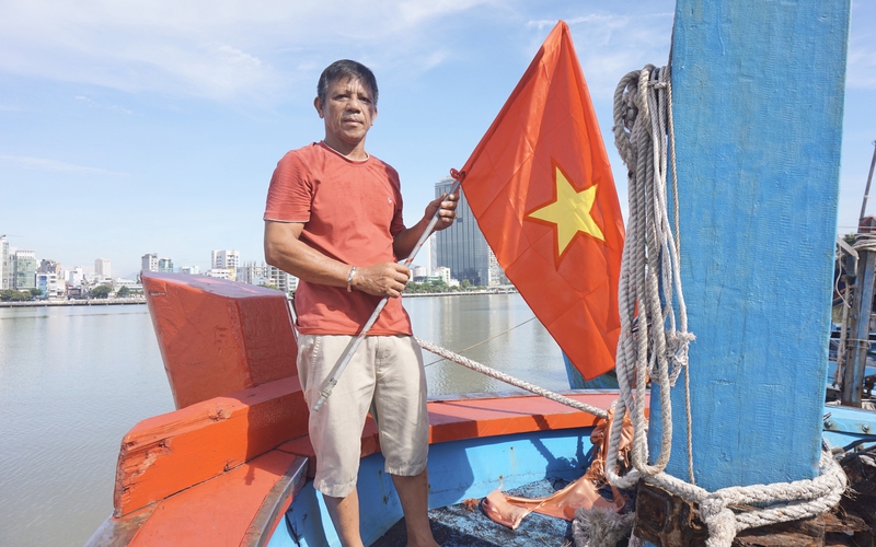 Nông dân Việt Nam xuất sắc: Những "cột mốc sống” ngoài biển khơi