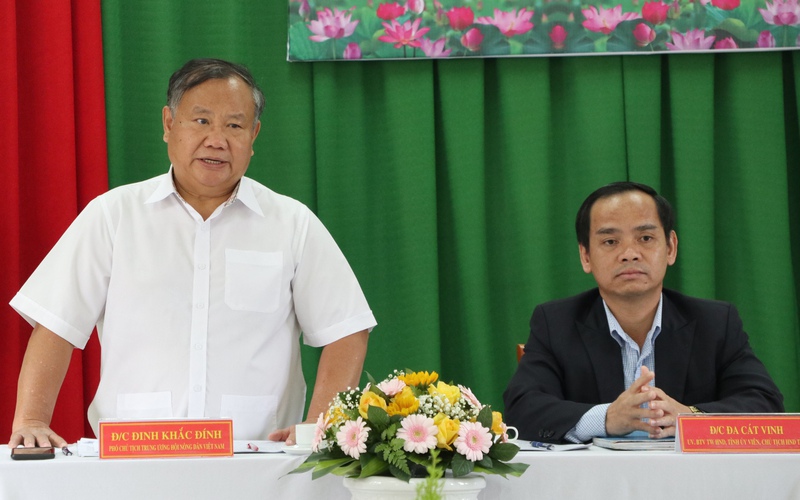 Phó Chủ tịch Hội Nông dân Việt Nam Đinh Khắc Đính làm việc với Hội Nông dân tỉnh Lâm Đồng