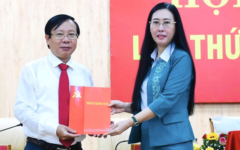 Quảng Ngãi: Bí thư Huyện ủy tham gia Ban Thường vụ Tỉnh uỷ, bổ nhiệm lại nhiều lãnh đạo cấp tỉnh